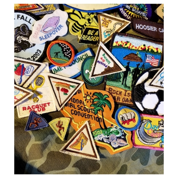 **Lot of Assorted Girl Scout/ Brownie Embroidered Patches** - Picture 3 of 4